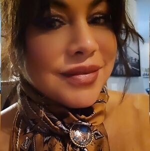 Meet your Posher, Roxanne